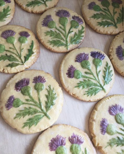 Baked Goods Aesthetic, Artistic Baking, Cottage Core Recipes, Cottagecore Baking, Hummingbird Bakery, Cute Baking, Baking Project, Shower Food, Flower Cookies