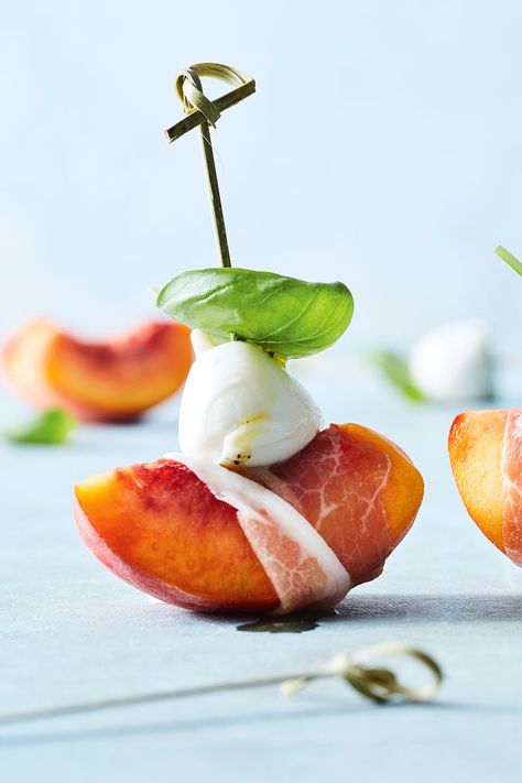 A peach wedge wrapped in prosciutto with a skewer in it that has bocconcini and basil on it Starters Recipes Christmas, Peach Prosciutto, Sugar Ham, Christmas Starters, Basil Leaf, Peach Recipe, Starters Recipes, Buying Groceries, White Wine Vinegar