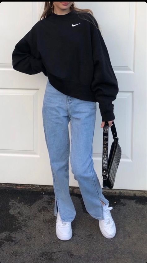 Black Hoodie And Blue Jeans Outfit, Cute Hoddies Outfits Woman, Black Hoodie Blue Jeans Outfit, Black Nike Crewneck Outfit, Black Hoddies Outfits Women, Black Nike Sweatshirt Outfit, Black Hoodie Outfit Aesthetic, Nike Crewneck Outfit, Hoddies Outfits Woman