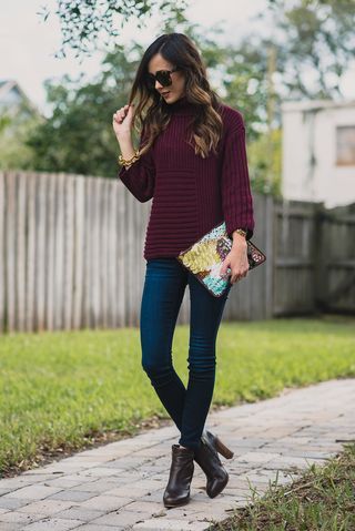 Fun Accessories Fashion, Purple Sweater Outfit, Popular Fall Outfits, Alyson Haley, Living In London, Outfit Mujer, Outfit Inspiration Fall, Popular Outfits, Purple Sweater