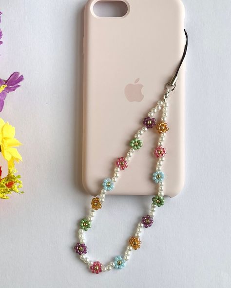 Beaded flower phone straps 🌸🌼🌺 Which colourway is your fave? #phonestraps #phonebeads #beadedflower #phoneaccessories #cottagecoreaesthetic Beaded Flower Keychain, Phone Jewelry Accessories, Diy Phone Strap, Phone Charms Diy, Diy Phone Charms, Phone Strap Beads, Keychain With Beads, Phone Hanger, Beaded Phone Charms