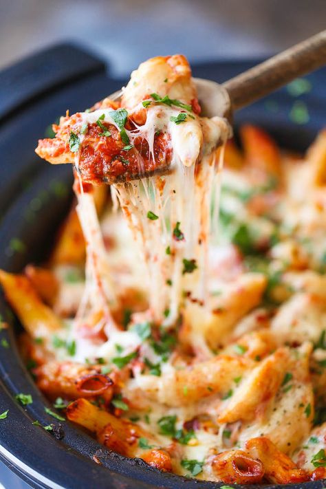 Slow Cooker Chicken Parmesan Pasta Slow Cooking, Slow Cooker Chicken Parmesan, Slow Cooker Pasta Recipes, Chicken Parmesan Pasta, Slow Cooker Pasta, Parmesan Pasta, Chicken Parm, Crock Pot Slow Cooker, Easy Slow Cooker