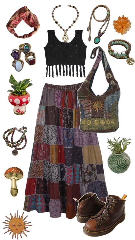 Hippie outfit patchwork skirt crystal jewellery Hippies, Boho Hippie Outfits, Hippie Fits, Istoria Modei, Estilo Hippy, Outfits 70s, Mode Hippie, Boho Outfit, Hippie Skirts