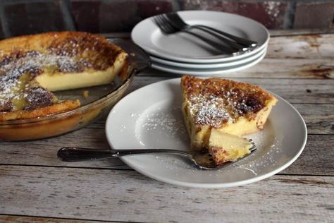 My mom used to make this yummy custard. The flour settles to the bottom and creates its own crust. Easy and very good! Crustless Pie, Southern Pies, Custard Pie Recipe, Cake Mug, Sour Cream Recipes, Light Desserts, Custard Pie, Quiche Recipes, Baking Mix