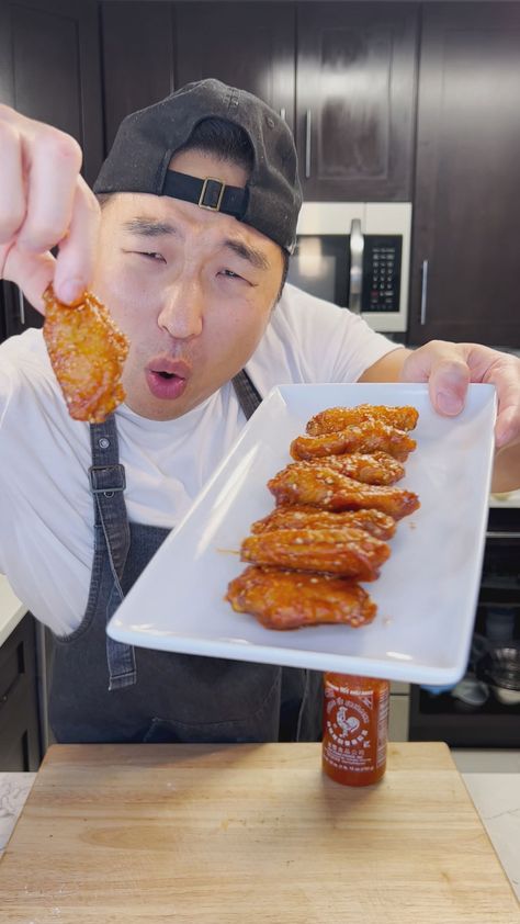 Sriracha Crispy Chicken Wings - Chef Chris Cho Sriracha Sauce Recipe, Sriracha Chicken Wings, Chris Cho, Crispy Fried Chicken Wings, Fried Chicken Seasoning, Asian Chicken Wings, Chicken Batter, Garlic Chicken Wings, Chicken Wing Sauces