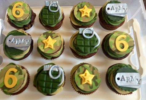 Army themed cupcakes Army Cookies, Military Cupcakes, Fortnite Cupcakes, Army Cupcakes, Army Birthday Cakes, Camo Birthday Party, Birthday Cupcakes Boy, Army Cake, Army Birthday Parties