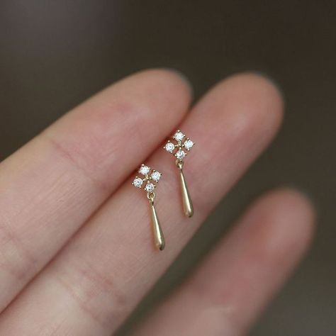 FOON - Rhinestone Sterling Silver Stud Earring Tiny Diamond Earrings, Small Earrings Gold, Earrings Diamonds, Stud Earrings Women, Mangalsutra Design, Simple Snowflake, Crystal Water, Gold Rings Fashion, Jewellery Inspiration