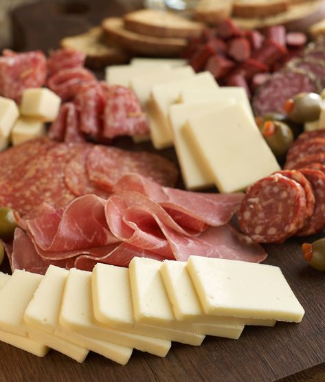 Cheese And Meat Platter, Meat And Cheese Platter, Meat Cheese Platters, German Breakfast, Cream Cheese Sugar Cookies, Cheese Course, Meat Platter, Protein Intake, Charcuterie Recipes