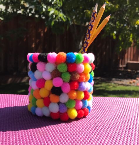 Small Pringles Can Ideas, Diy Pencil Cup, Pringles Can Ideas Decor, Pencil Holders Diy Kids, Diy Pencil Holder, Pencil Cup Holder, Diy Kids Room Decor, Diy Pencil Case, Pringles Can