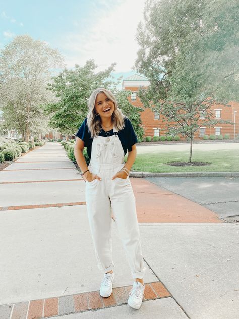 Overalls With Tee Shirt, Cute Cheap Overalls, White Jean Overalls, White Carhartt Overalls, Outfits With White Overalls, White Dungarees Outfits Summer, How To Style White Overalls, Style White Overalls, White Overall Outfit