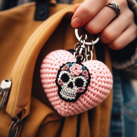 Crochet 3d Skull, Crochet Sugar Skull Pattern Free, Crochet Skull Patterns Free, Crochet Heart Keychain, Crochet Skull Patterns, Sweet And Spooky, Crochet Skull, Paracord Knots, 3d Skull