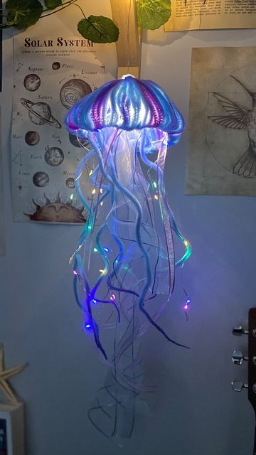 Jellyfish Bottle Craft, Umbrella Jellyfish, Lantern Crafts, Diy Jellyfish, Bridgerton Aesthetic, Jellyfish Art, Cardboard Sculpture, Kawaii Diy, Jelly Fish