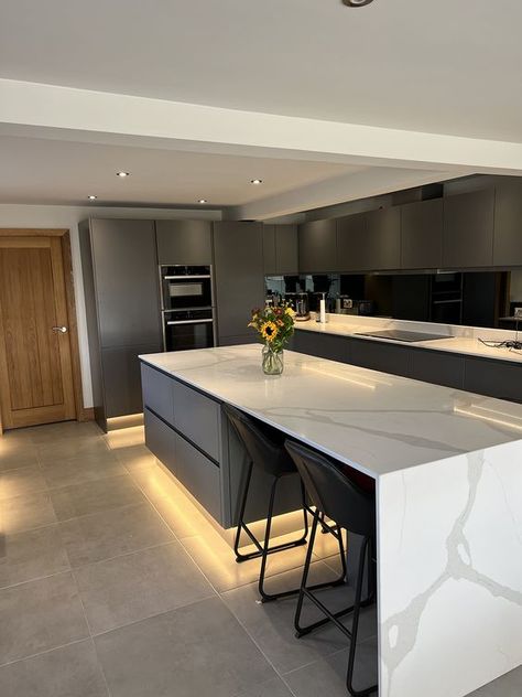 Kitchen expansion in Mytholmroyd | Case Study | Creating Spaces Grey Kitchen Ideas Modern Gray, Grey Kitchen Ideas Modern, Handle Less Kitchen, Grey Kitchen Ideas, Modern Marble Kitchen, Ultra Modern Kitchen, Modern Grey Kitchen, Modern Black Kitchen, White Marble Kitchen