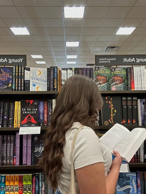 #readingaesthetic Reading, Books, Bookshelves, Libros Aesthetic, Aesthetic Bookshelves, Books Bookshelf, Not Mine, A Book, A Woman