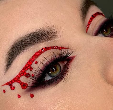 Blood Drip Makeup Look, Red Makeup Looks Halloween, Red Hair Eye Makeup, Red Glitter Makeup Looks, Red Halloween Makeup Looks, Halloween Makeup With Rhinestones, Blood Eye Makeup, Makeup Diabla, Halloween Makeup Glam