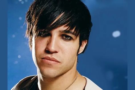 How Emo Are You, Really? Boys With Eyeliner, Emo Boy Makeup, Eyeliner Emo, Guys With Eyeliner, Guy Liner, David Cook, Pete Wentz, Male Celebrities, Steven Tyler