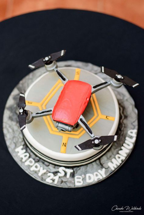 Drone Birthday Cake, Drone Cake Ideas, Drone Cake, Drone Design Concept Art, Camera Cakes, Cake For Boyfriend, Drone Business, Birthday Things, Drone Design