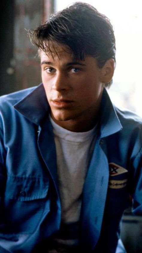 Sodapop Curtis on the outsider! Wow Rob Lowe Outsiders, The Outsiders Sodapop, The Outsiders Imagines, Outsiders Movie, The Outsiders Cast, The Outsiders Greasers, Dallas Winston, The Outsiders 1983, 80s Men