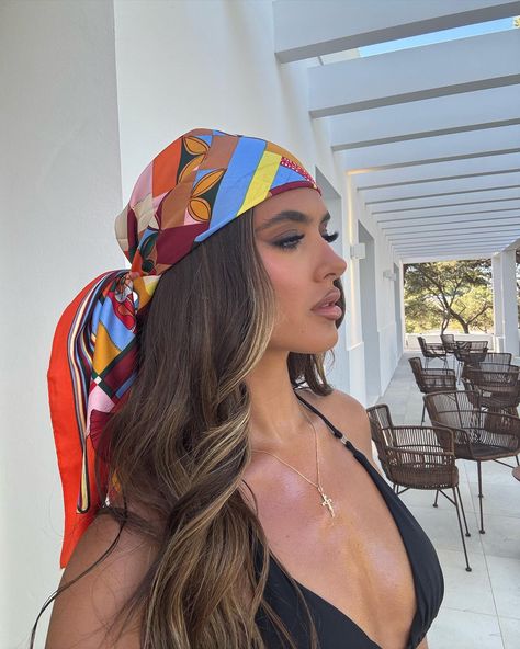 🧡✨🍒.. Print Bandanas! Www.sorelleuk.com Bathing Suits With Head Scarf, Head Scarf With Bathing Suit, Beach Festival Makeup, Head Scarf Bandana, Silk Bandana Hairstyles, Head Scarf Hairstyles, Headscarf Outfit, Cruise Photoshoot, Outfit Bandana