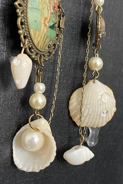 Real sea shells, coated in clear resin and clear resin droplets, up cycled pearl imitation, pendent coated in metal alloy imbedded with XV certainly ,Sandro Botticelli paining Birth of Venus, covered in resin and resin droplets Birth Of Venus, Sandro Botticelli, Water Droplets, Clear Resin, Pendant Earrings, Favorite Jewelry, Sea Shells, Jewelry Earrings Dangle, Dangle Drop Earrings