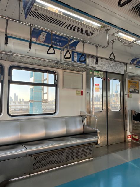 Korean Subway Aesthetic, Subway Train Aesthetic, Subway Train Interior, Public Transport Aesthetic, Korea Subway, Korean Subway, Seoul Subway, Lines Aesthetic, Seoul Trip