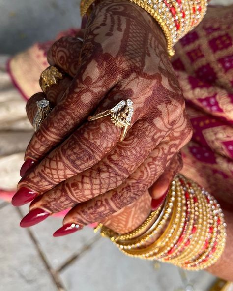 The PARAMPARA of exchanging rings as a part wedding rituals and popularly known as KALYANAM RING is a tradition that is included within weddings in South India over generations. In Frame: Our Signature style and handmade Kalyanam / Vanki rings with finely crafted goddess laxmi at the center and studded with diamonds around is one of the favourite of our brides . It’s considered as a symbol of prosperity and blessing for new beginnings. #nakshijewellery #laxmirings #kalyanamrings #vankiring... Vanki Designs Jewellery Ring, Kalyanam Ring Designs, Vanki Ring Design, Exchanging Rings, Vanki Designs Jewellery, Vanki Ring, Goddess Laxmi, Indian Rings, Indian Jewelry Earrings