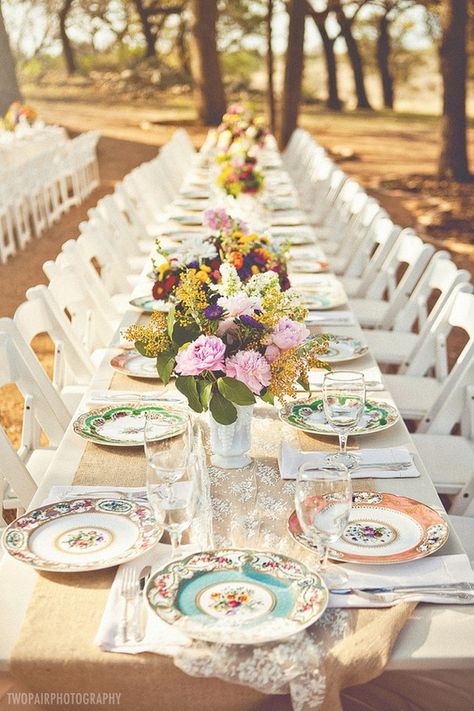 Shabby Chic Wedding Décor Ideas Shabby Chic Wedding Table, Vintage Wedding Table Settings, Wedding Table Setup, Shabby Chic Wedding Decor, Chic Wedding Decor, Vintage Wedding Table, Mismatched China, Outdoor Dinner, Shabby Chic Vintage