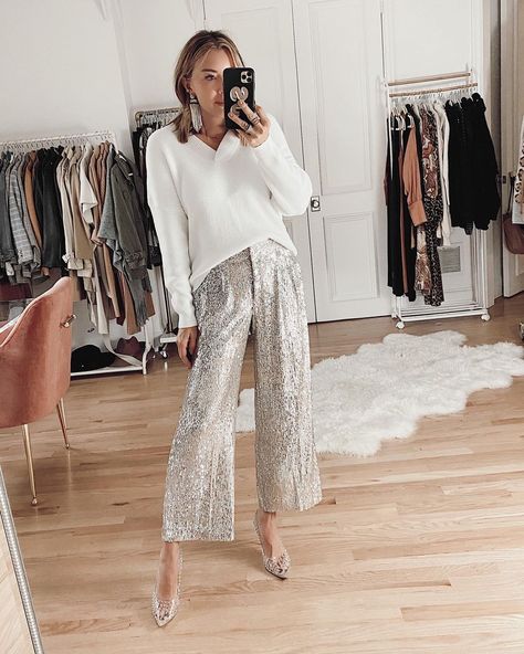 HOLIDAY SEQUINS OUTFIT | Jaime Shrayber | sequin pants for a holiday outfit idea #holidayoutfit Sequin Pants Outfit Holiday, Silver Sequin Pants Outfits, Silver Pants Outfit, Sequins Pants Outfit, Sequins Outfit, Cropped Pants Outfit, White Pants Winter, Sequin Pant, Express Outfits