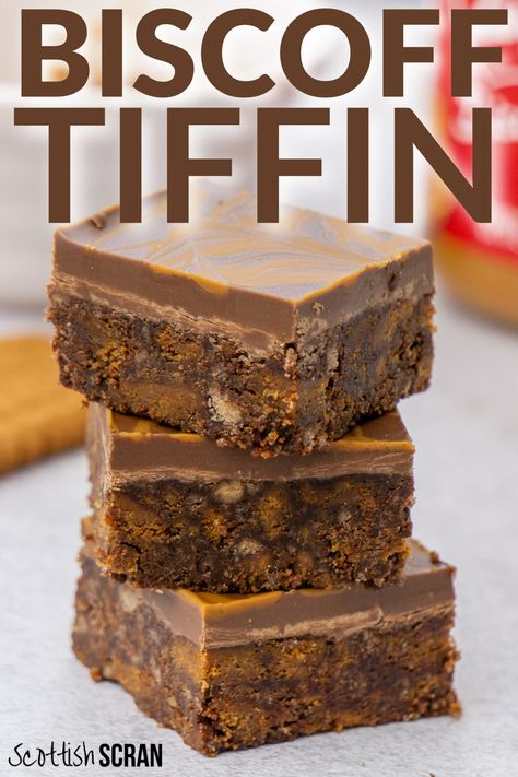 Easy Biscoff Tiffin Recipe | Biscoff Recipe | Biscoff Traybake | Biscoff Baking Recipes | Biscoff Biscuit Recipes | Biscoff Bakes Biscoff Tiffin Recipe, Tray Cakes Ideas, Biscoff Tiffin, Biscoff Traybake, Biscoff Slice, Dessert Canapes, Cake Biscoff, Chocolate Tiffin Recipe, Biscoff Rocky Road