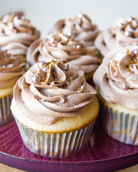 5-minute Fluffy Nutella Frosting Nutella Frosting Recipe, Basic Baking, Cupcake Frosting Recipes, Moist Vanilla Cupcakes, Nutella Frosting, Frosted Cupcakes, Nutella Cupcakes, Creamy Frosting, Vanilla Cupcake Recipe