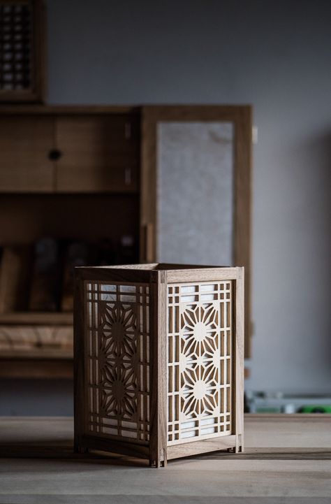 Create a sense of quiet calm in your home with Winkler’s Lattice Lamp. Emitting a soft, tranquil light through Shoji paper, the lamp will add to any interior with its traditional profile and striking craftsmanship. Kumiko is the term for the refined latticework on the sliding doors and decorative transoms found in a traditional Japanese interior. The lamp is a perfect size for a bedside table, windowsill or mantelpiece. Japanese Lamps Traditional, Japanese Interior Design Traditional, Kumiko Lamp, Kumiko Woodworking, Japanese Architecture Modern, Shoji Lamp, Shoji Paper, Woodworking Plans Storage, Wooden Bedside Lamps