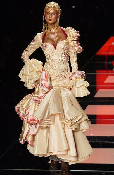 Christian Dior Dress, Galliano Dior, Dior Fashion Show, Runway Fashion Couture, Dior Dress, Christian Dior Haute Couture, Model Walks, Dior Haute Couture, Christian Dior Couture