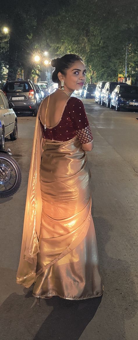 Sarees With Red Blouse, Red Blouse Golden Saree, Velvet Blouse Work Designs Indian, Red Velvet Blouse For Silk Saree, Satin Saree Velvet Blouse, Maroon Saree Blouse Ideas, Velvet Blouse Silk Saree, Red Velvet Blouse Designs For Saree, Trendy Velvet Blouse Designs