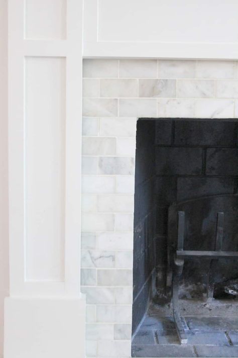 An outdated brick fireplace is resurfaced with marble tiles. Window Nooks, Mantle Makeover, Tile Styles, How To Tile, Brick Hearth, Diy Fireplace Makeover, Fireplace Bookshelves, Fireplace Update, Mantel Ideas