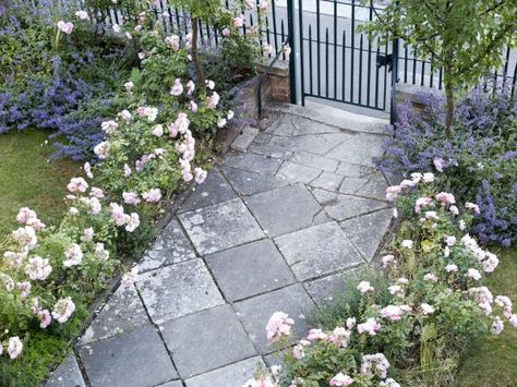 Rock Pathways, Front Garden Path, Front Path, Walkways Paths, Path Ideas, Yard Landscape, Video Garden, Garden Path, Front Yard Garden