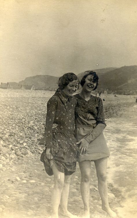 friends. Vintage Friends, Summer Memories, Photo Vintage, Happy Summer, Vintage Beach, Vintage Pictures, Holiday Photos, Mode Vintage, Vintage Love