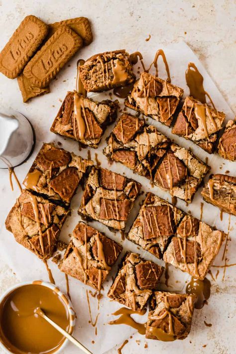 Biscoff Blondies, Biscoff Brownies, Salted Caramel Sauce Recipe, Lotus Biscuits, Biscoff Recipes, Chocolate Caramel Cake, Desserts Table, Biscoff Biscuits, Caramel Recipes Sauce