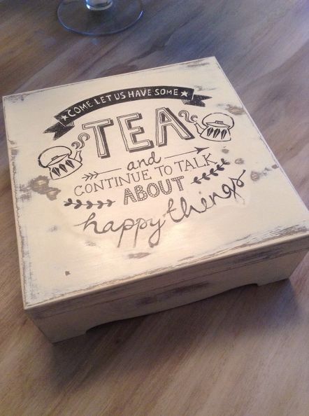 How to DIY tea box with  chalk paint and mod podge #plaidcrafts Tea Box Diy, Mod Podge Projects, Tea Towels Diy, Diy Tea, Tea Crafts, Tea Diy, Decoupage Box, Diy Holz, Tea Packaging