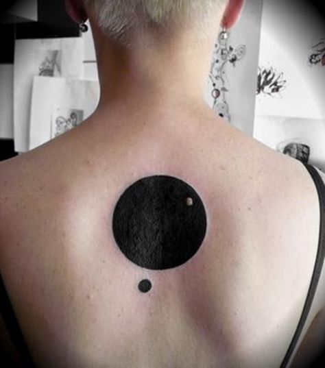 40 Insanely Gorgeous Circle Tattoo Designs Black Circle Tattoo, Circle Tattoo Meaning, Circular Tattoo Designs, Circle Tattoo Design, Tattoo Circle, Black Hole Tattoo, Circular Tattoo, Round Tattoo, Girl Back Tattoos