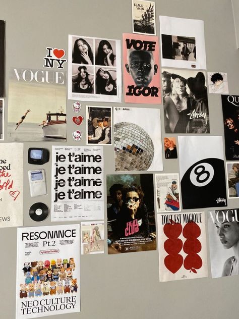 Cool Wall Collage Ideas, Wall Decor For Bedroom Aesthetic, Posters Around Mirror, Wall Print Inspo Room, Bedroom Posters Wall Ideas Vintage, Photos For Mood Board, Vision Board Ideas On Wall, Poster Inspo Bedroom, Uk Bedroom Ideas Inspiration