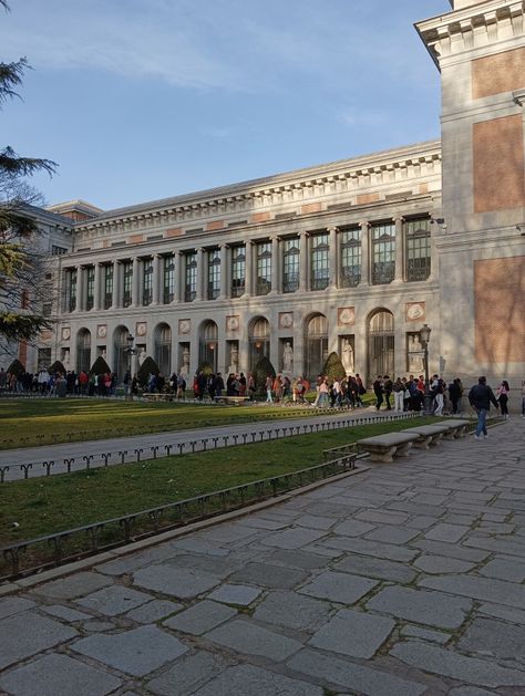 Vista lateral del museo del Prado, puesta de Velázquez. Prado Museum, Prado Madrid, Spain Trip, French Riviera, Barcelona Spain, Spain Travel, Lonely Planet, Study Abroad, Travel Dreams