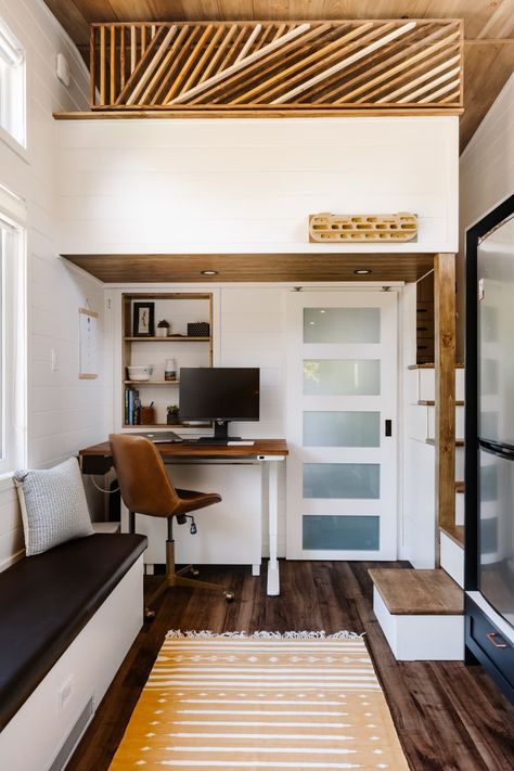 Post Image Tiny House Office, Tiny House Luxury, Tiny House Interior Design, Best Tiny House, Tiny House Inspiration, Tiny House Listings, Modern Tiny House, House Office, Tiny House Movement