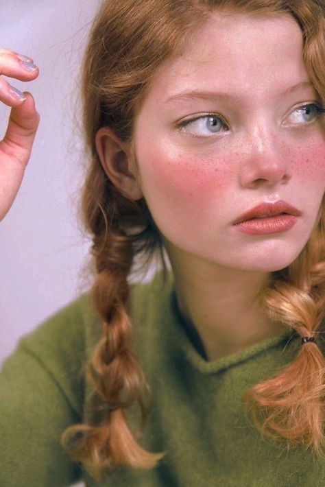 Rosy cheeks Redheads, 얼굴 그리기, Photographie Portrait Inspiration, Face Reference, Foto Inspiration, Portrait Inspiration, Pretty Face, Maquillaje De Ojos, Makeup Inspiration