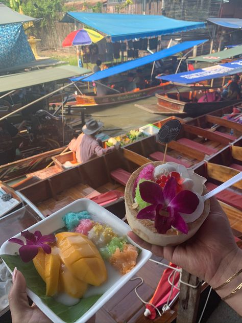 Boats, Thailand Floating Market, Market Aesthetic, Mango Sticky Rice, Floating Market, Inspo Pics, Sticky Rice, Thailand Travel, Travel Blogger