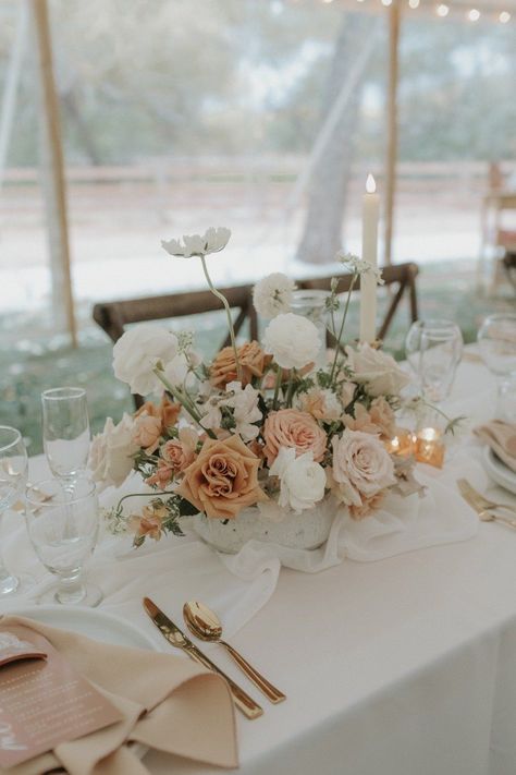 Garden Style Wedding Centerpieces, Fall Wedding Floral Bridesmaids, Wedding Flowers Champagne Color Palettes, Wedding Florals Neutral, Neutral Centerpieces Wedding, Neutral Wedding Centerpieces, Neutral Flower Arrangements, Neutral Floral Arrangements, Neutral Floral Wedding