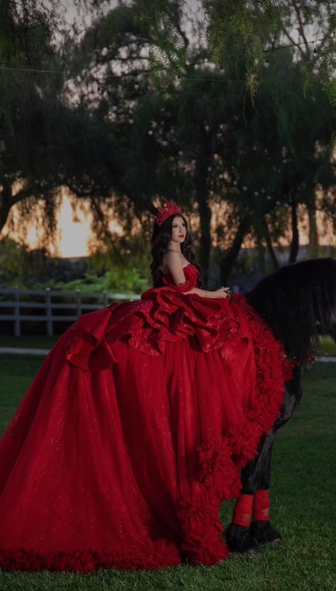 Red 15 Dresses Quinceanera, Red Quince Dress, Quince Photoshoot Ideas, Red Quinceanera Ideas, Burgundy Quinceanera Dresses, Classic Ball Gowns, Quince Pictures, Quinceanera Dresses Red, Charro Quinceanera Dresses