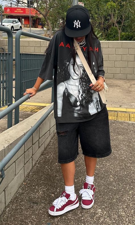 Tomboy Style Ideas, Latina Tomboy Outfits, Tomboy Clothing Style, Tomboy Cute Outfits, Vintage Tomboy Outfits, Tomboy School Outfits, Y2k Tomboy Outfits, Masc Street Wear Women, Midsize Tomboy Fashion