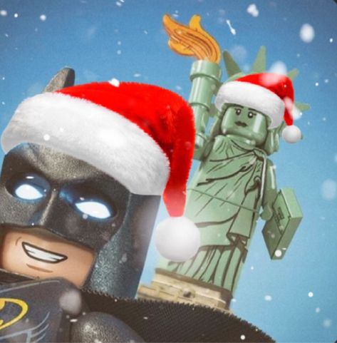 Batman 🌚 Dc Christmas Pfp, Christmas Batman Pfp, Batman Christmas Pfp, Christmas Batman, Batman Christmas, Batman Pfp, Christmas Pfps, The Lego Batman Movie, Lego Costume