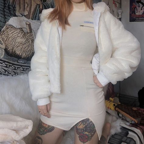 Zipper Top Outfit, Beige Puffer, White Faux Fur Jacket, Fur Coat Long, Warm Winter Jacket, Fur Coat Fashion, Faux Fur Hooded Coat, Long Faux Fur Coat, Fluffy Jacket