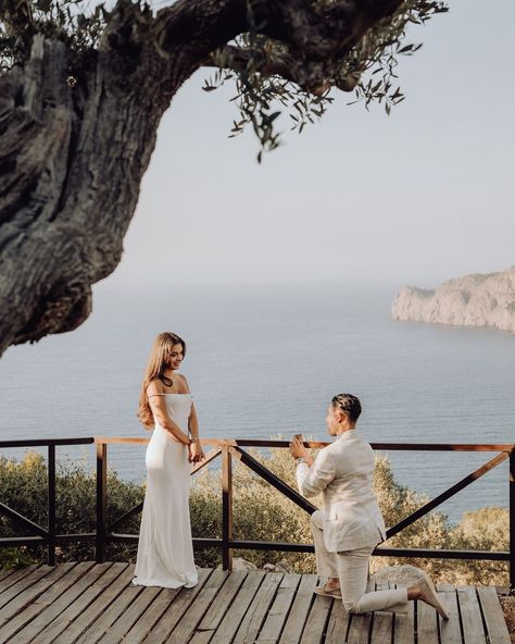 Surprise proposals like this 🤍 Bay Area Proposal Ideas, Proposal Ideas Greece, Wedding Proposal Aesthetic, Waterfall Proposal Ideas, Proposal In Japan, Cape Cod Proposal, Bad Proposals, Hawaii Proposal Ideas, Old Money Proposal